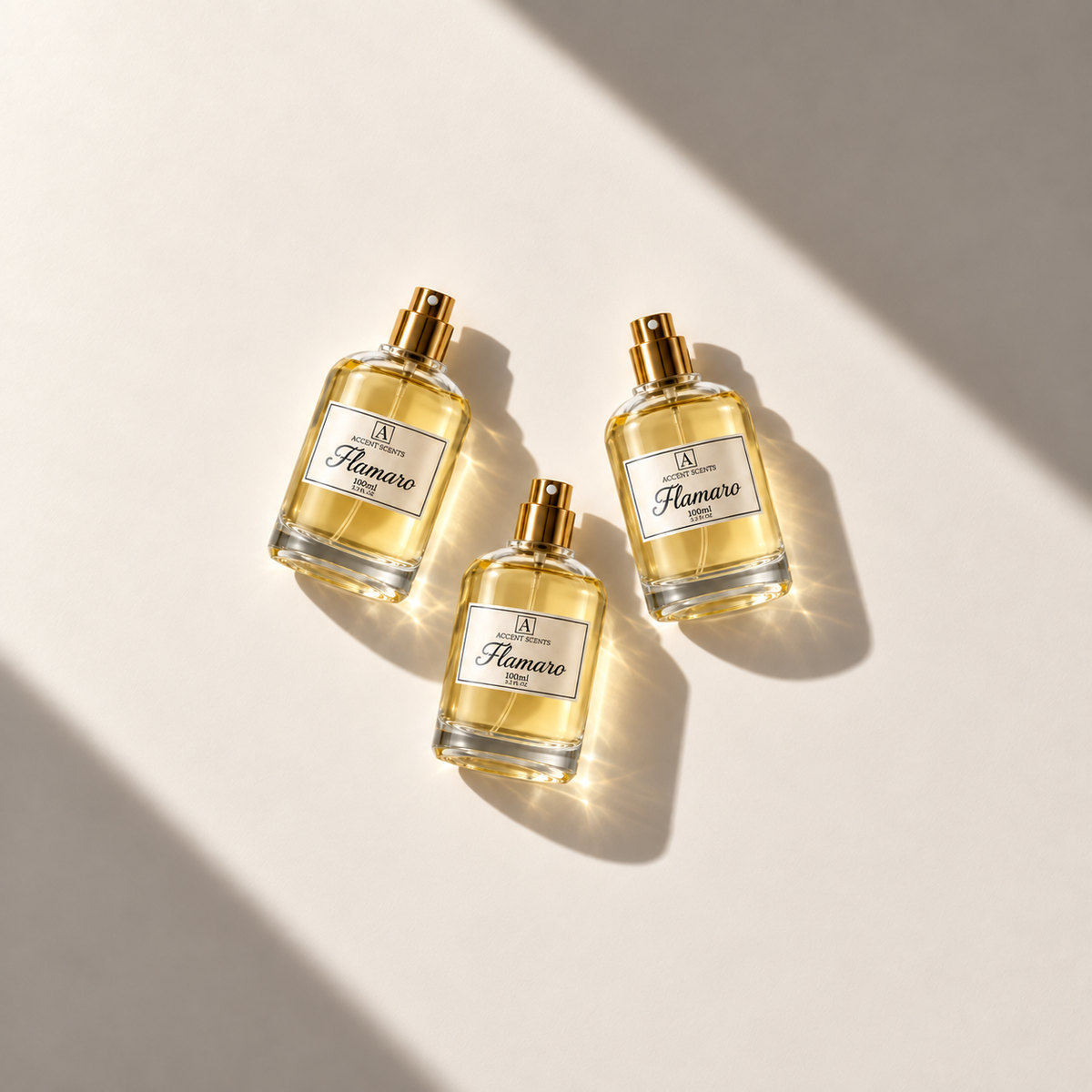 Drei Accent-Scents-Flakons auf einer hellen Studiofläche